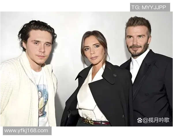 足球巨星家庭温馨合影展现亲情与荣耀的完美融合 足球巨星家庭温馨合影展现亲情与荣耀的完美融合